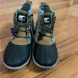 Sorel out n about boots size 7